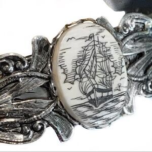 Whiting and Davis silvertone scrimshaw bracelet